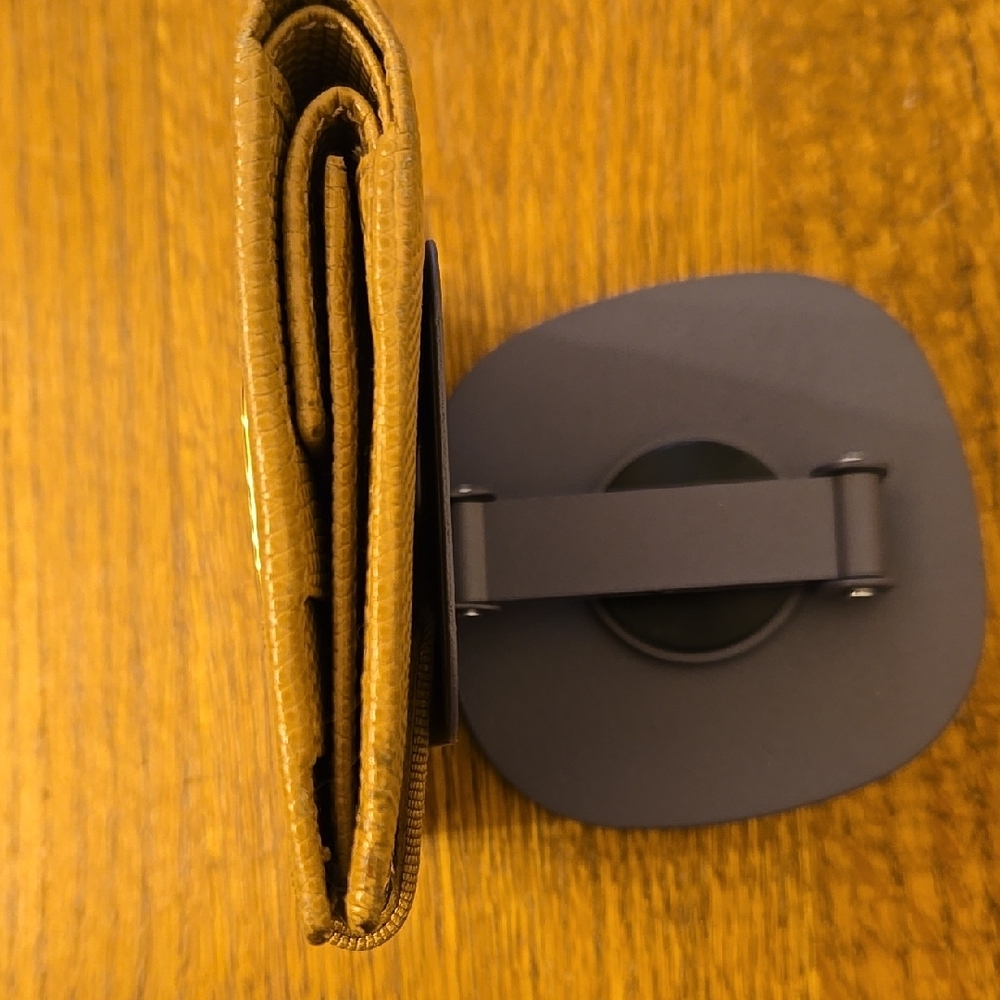 Salvatore Ferragamo/Vintage/Tan Bifold Wallet - Picture 4 of 10